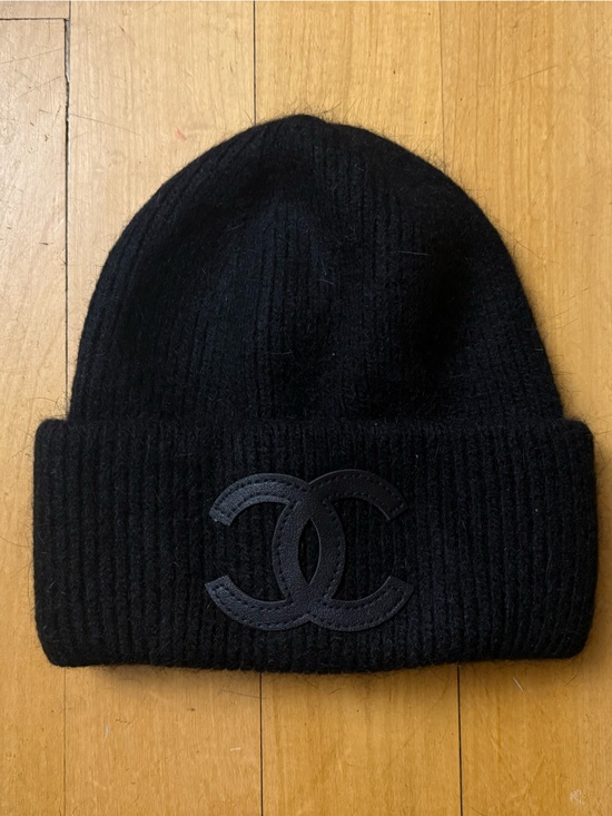 Accessories - Black Ribbed Knit Beanie Hat